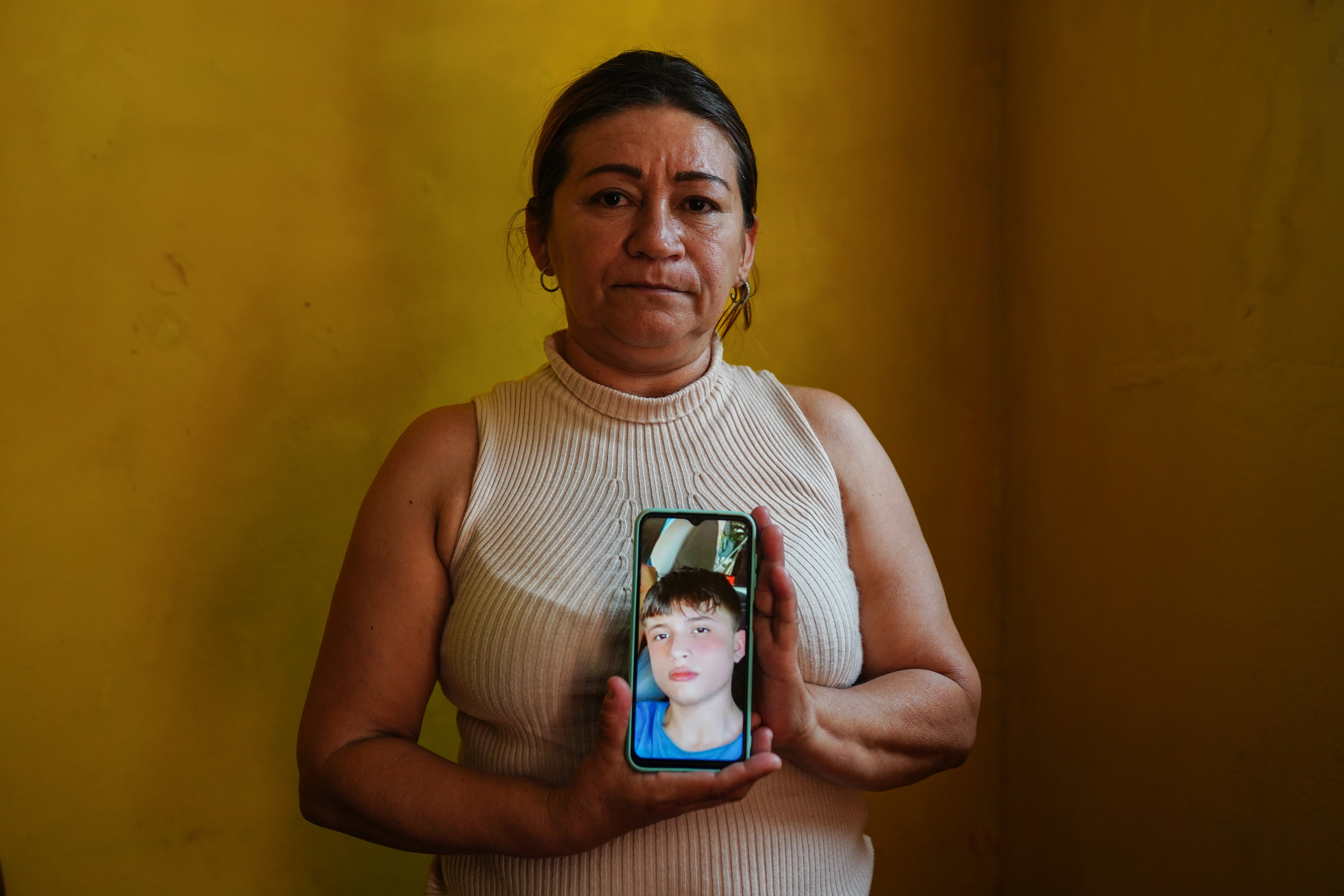 Bukele’s ‘false positives’: Teenagers accused of being gang members, based on a 10-second video — Los ‘falsos positivos’ de Bukele: adolescentes acusados de pandilleros por un video de 10 segundos