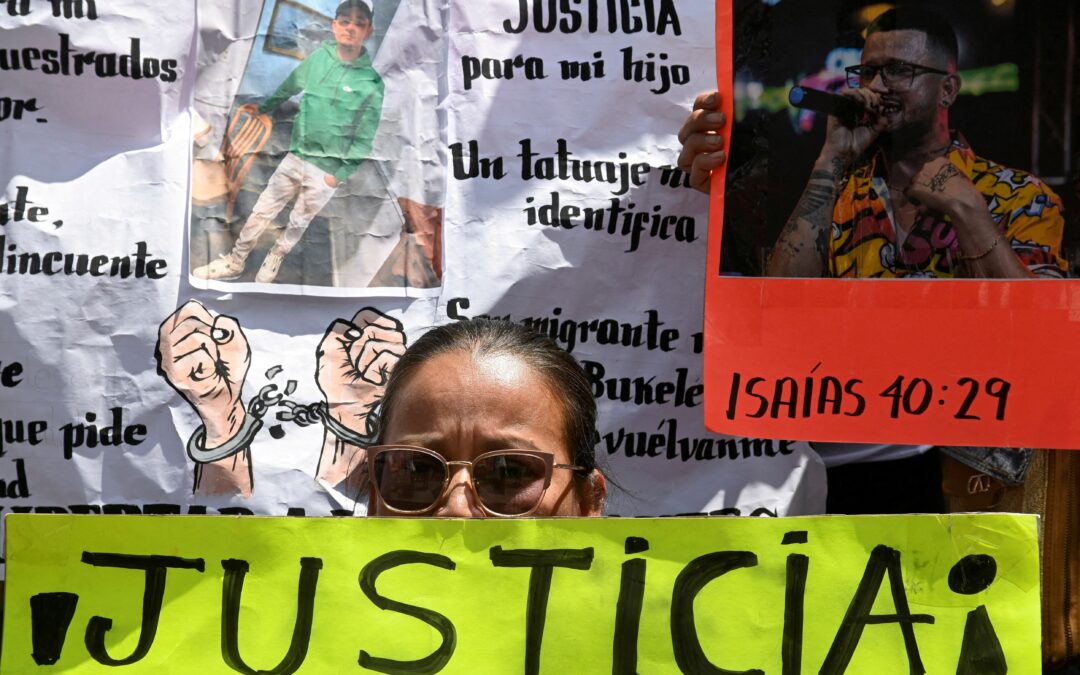 Venezuelans’ lawyers urge judge to order Trump to facilitate return from El Salvador — Abogados de venezolanos instan a juez a ordenar a Trump que facilite su regreso desde El Salvador