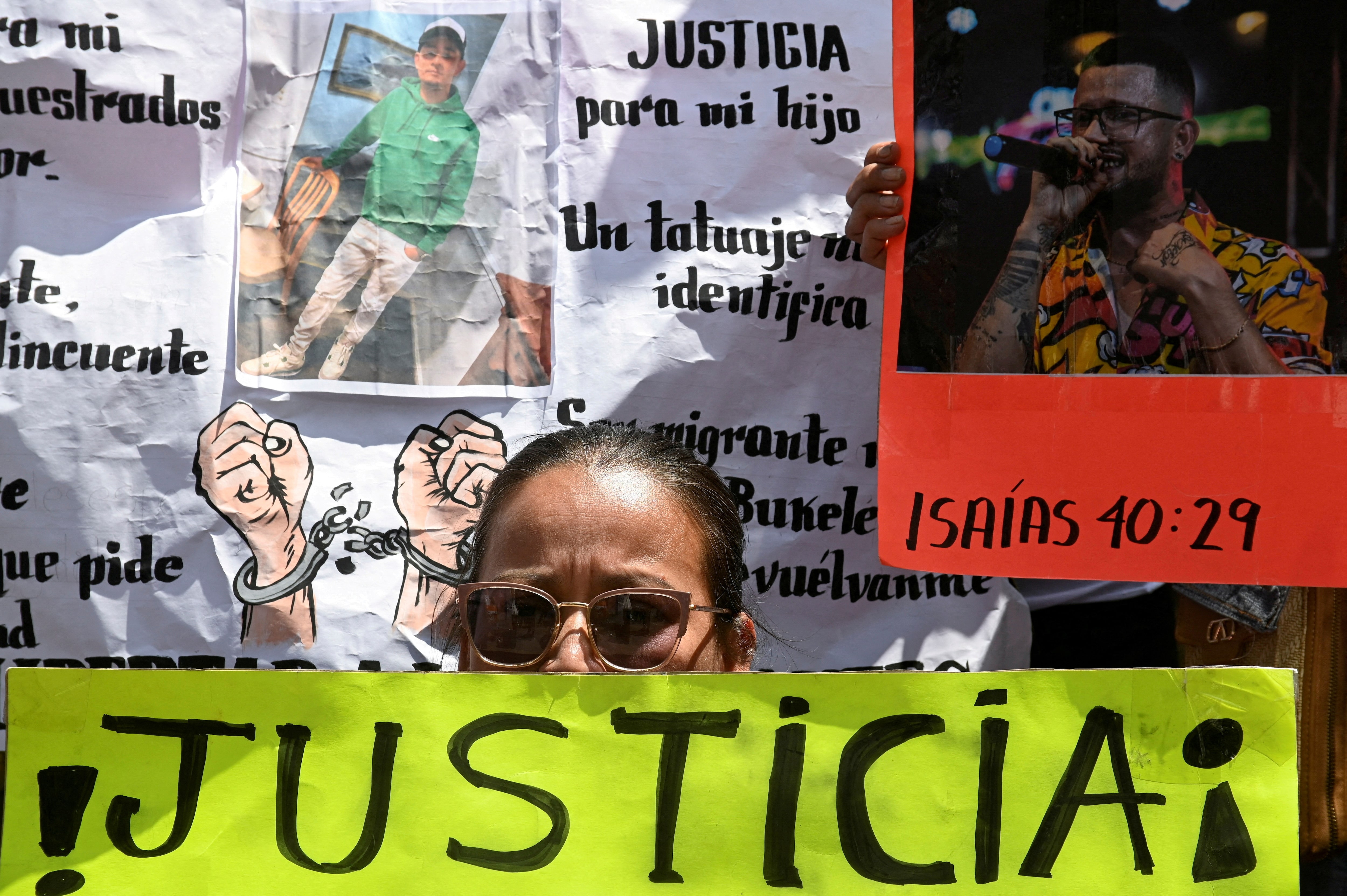 Venezuelans’ lawyers urge judge to order Trump to facilitate return from El Salvador — Abogados de venezolanos instan a juez a ordenar a Trump que facilite su regreso desde El Salvador