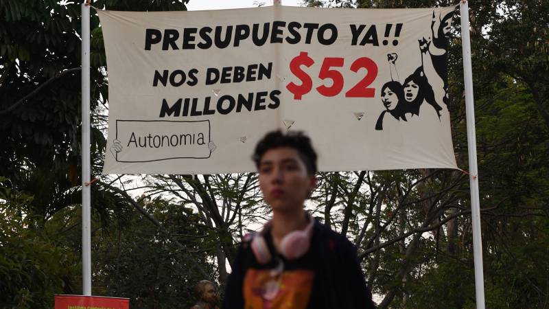UES resists GOES measures and disinformation, says professor — UES resiste a medidas del GOES y desinformación, dice docente