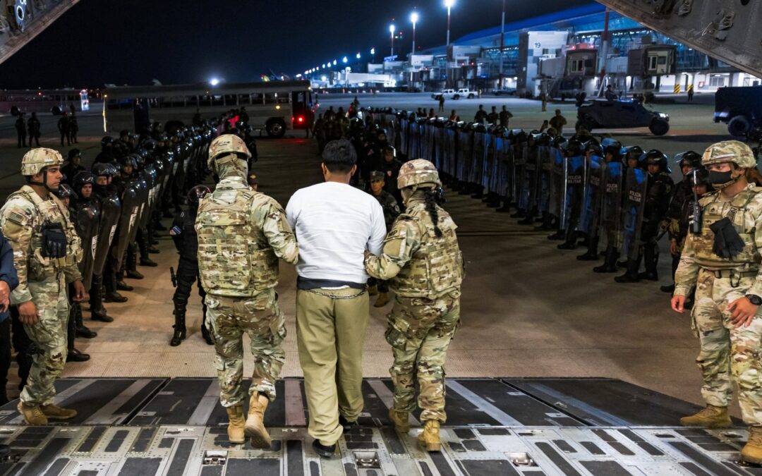 Flight Manifests Reveal Dozens of Previously Unknown People on Three Deportation Flights to El Salvador — Los manifiestos de vuelo revelan decenas de personas hasta ahora desconocidas en tres vuelos de deportación a El Salvador