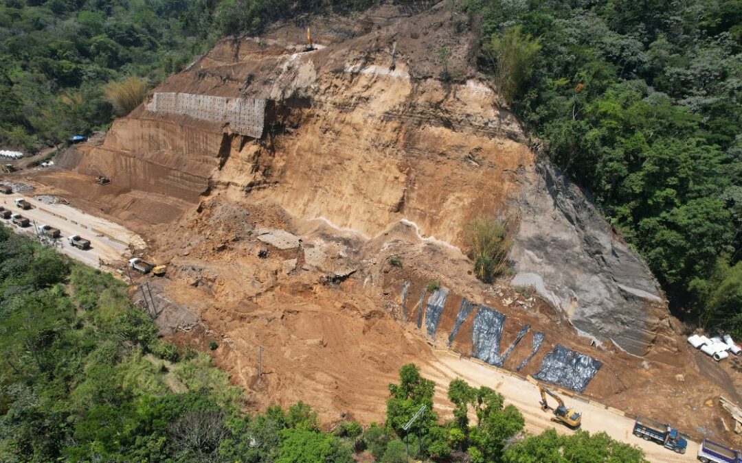 Experts point to need for detailed geotechnical studies on stretch of Los Chorros highway — Expertos señalan necesidad de estudios geotécnicos detallados en tramo de la carretera de Los Chorros