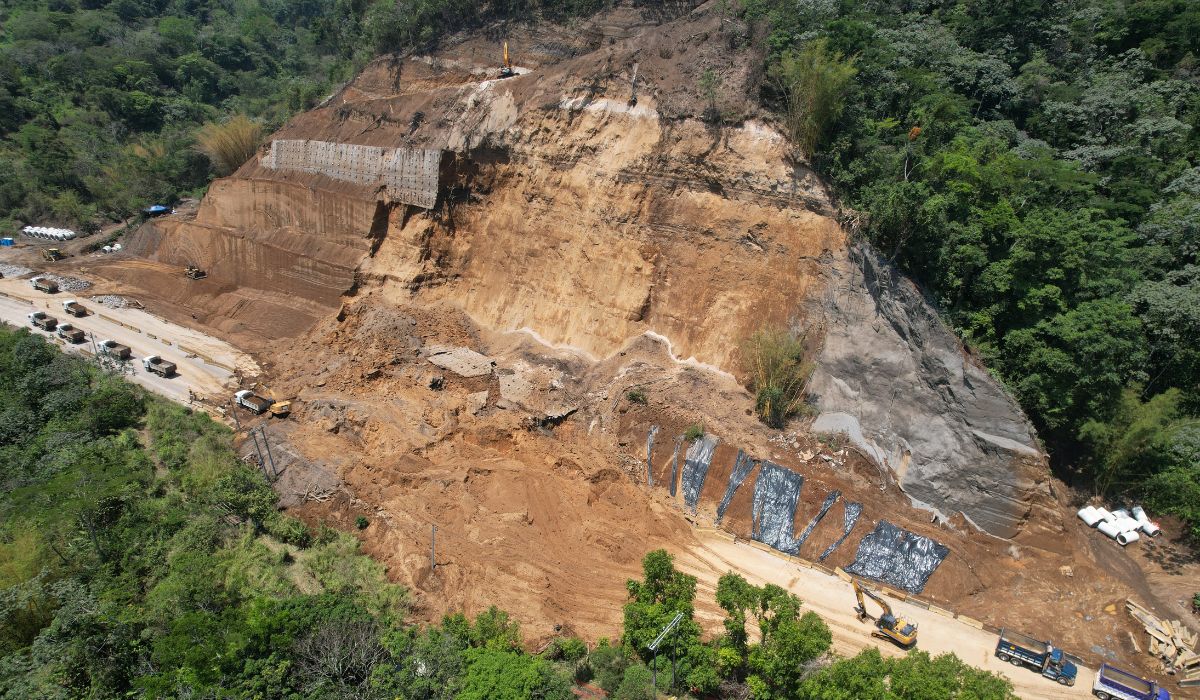 Experts point to need for detailed geotechnical studies on stretch of Los Chorros highway — Expertos señalan necesidad de estudios geotécnicos detallados en tramo de la carretera de Los Chorros