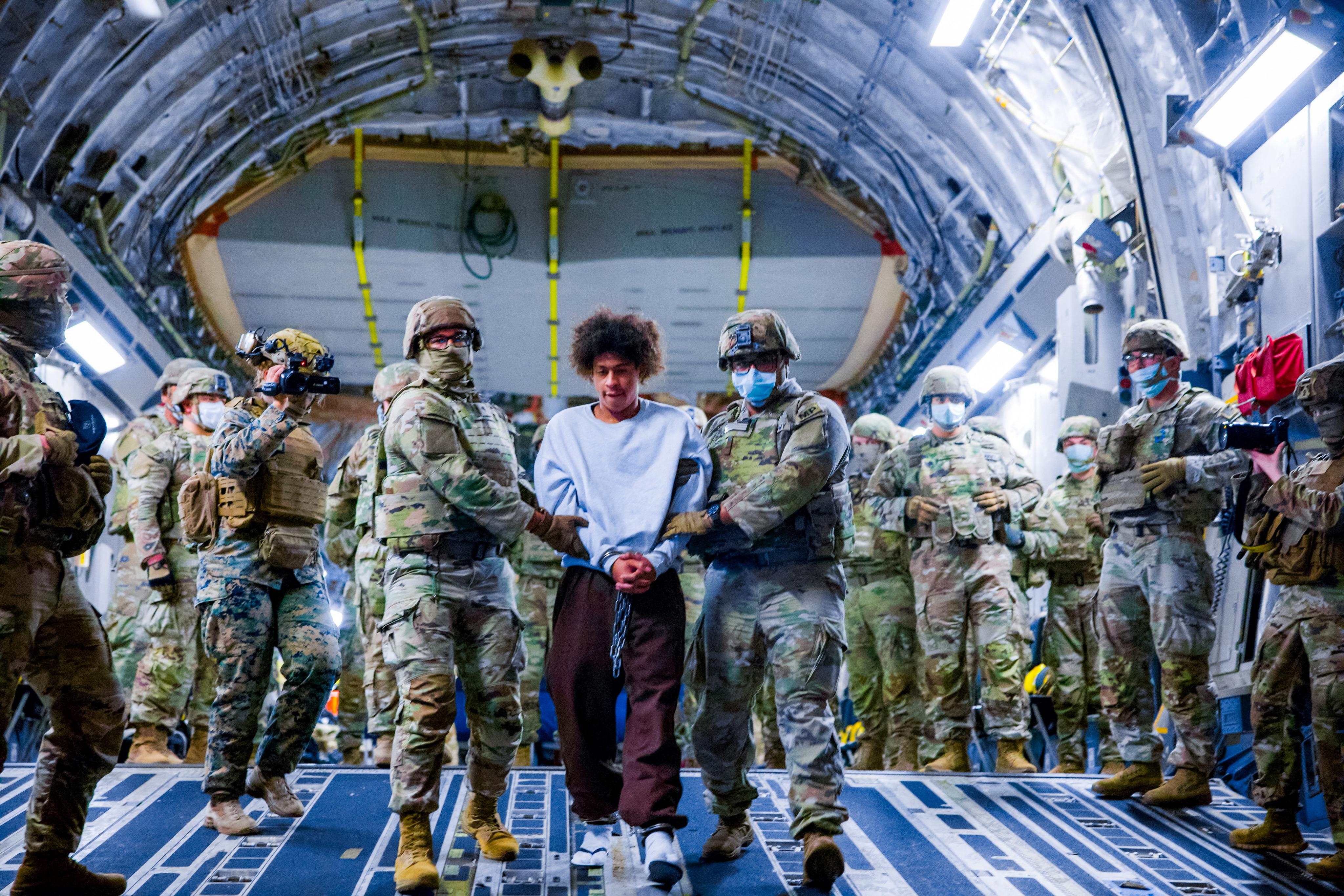 ACLU Asks Court To Make Trump Bring All Migrants Labeled ‘Alien Enemies’ From El Salvador Prison — La ACLU Pide a Tribunal que Ordene a Trump Traer a Todos los Migrantes Etiquetados como ‘Enemigos Extranjeros’ de Cárcel Salvadoreña