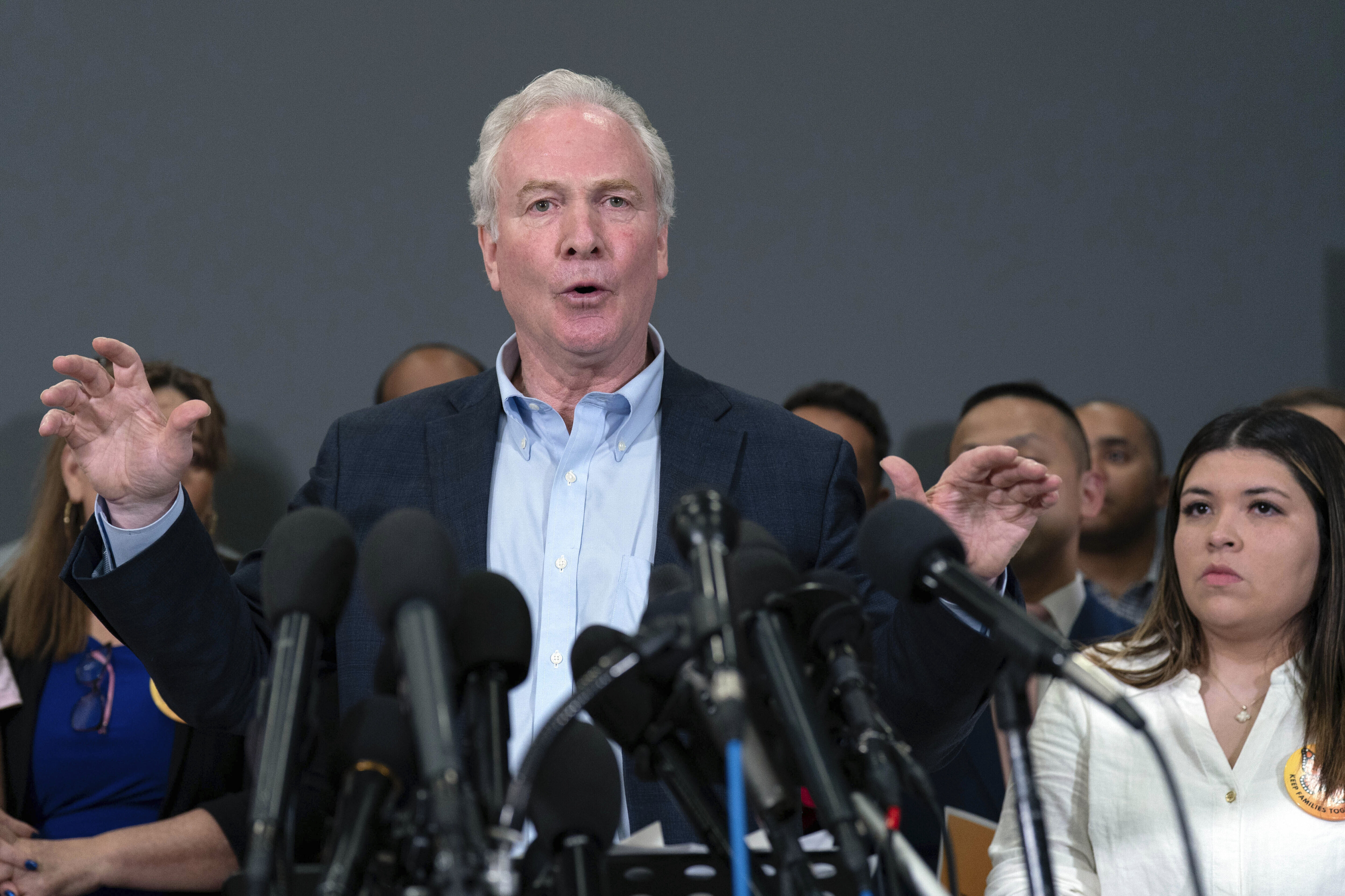 US senator returns from El Salvador trip, says Abrego Garcia case is about far more than one man — Senador estadounidense regresa de viaje a El Salvador y dice que el caso Abrego García va mucho más allá de un solo hombre