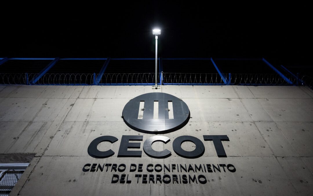 Deported Venezuelans Not at Risk of Torture in El Salvador Prison, US Says — Venezolanos deportados no corren riesgo de tortura en prisión de El Salvador, dice EE. UU.