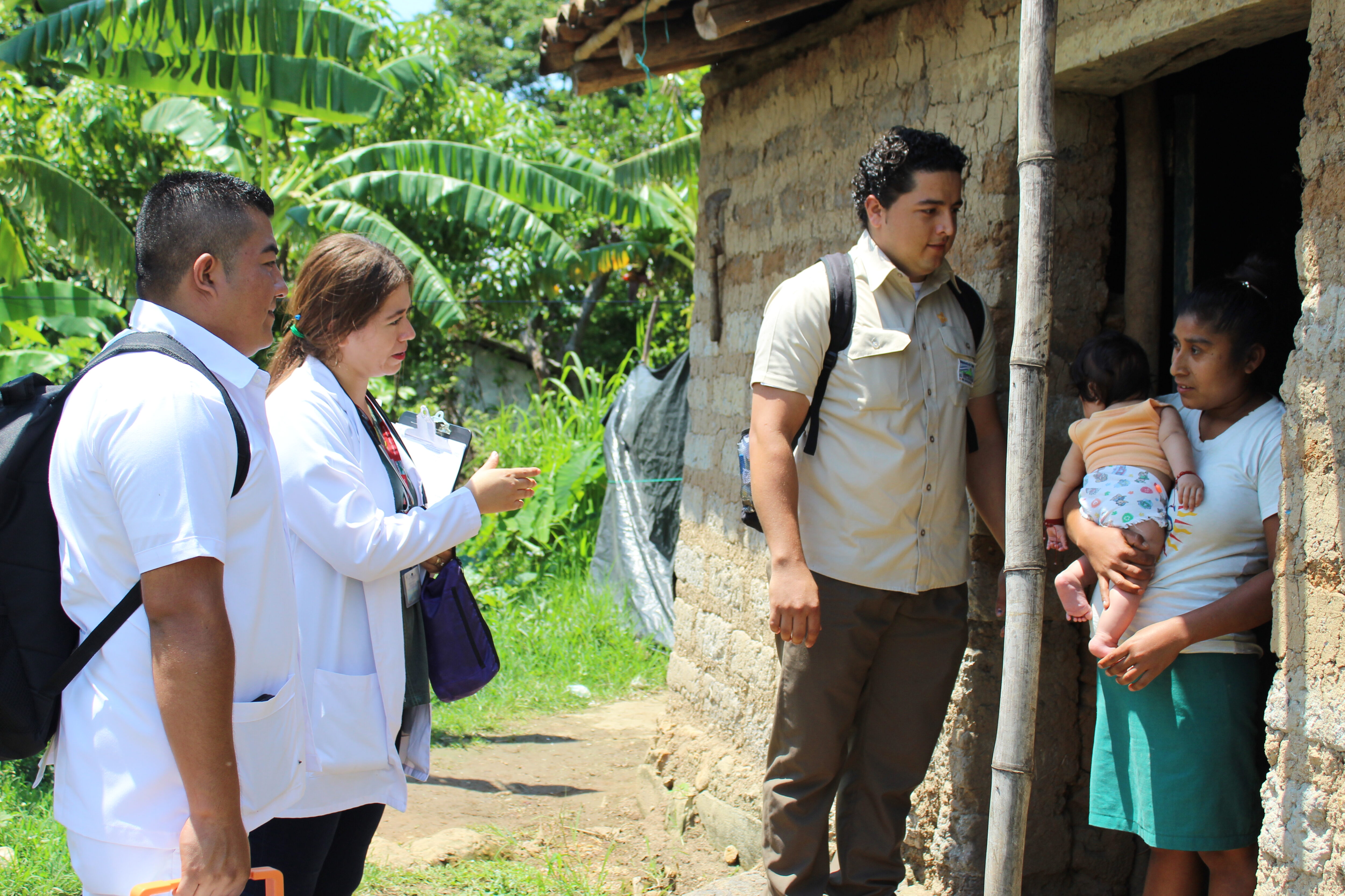 Closure of community health centers puts response to infectious outbreaks at risk, doctors warn — Cierre de centros de salud comunitarios pone en riesgo la respuesta ante brotes infecciosos, advierten médicos