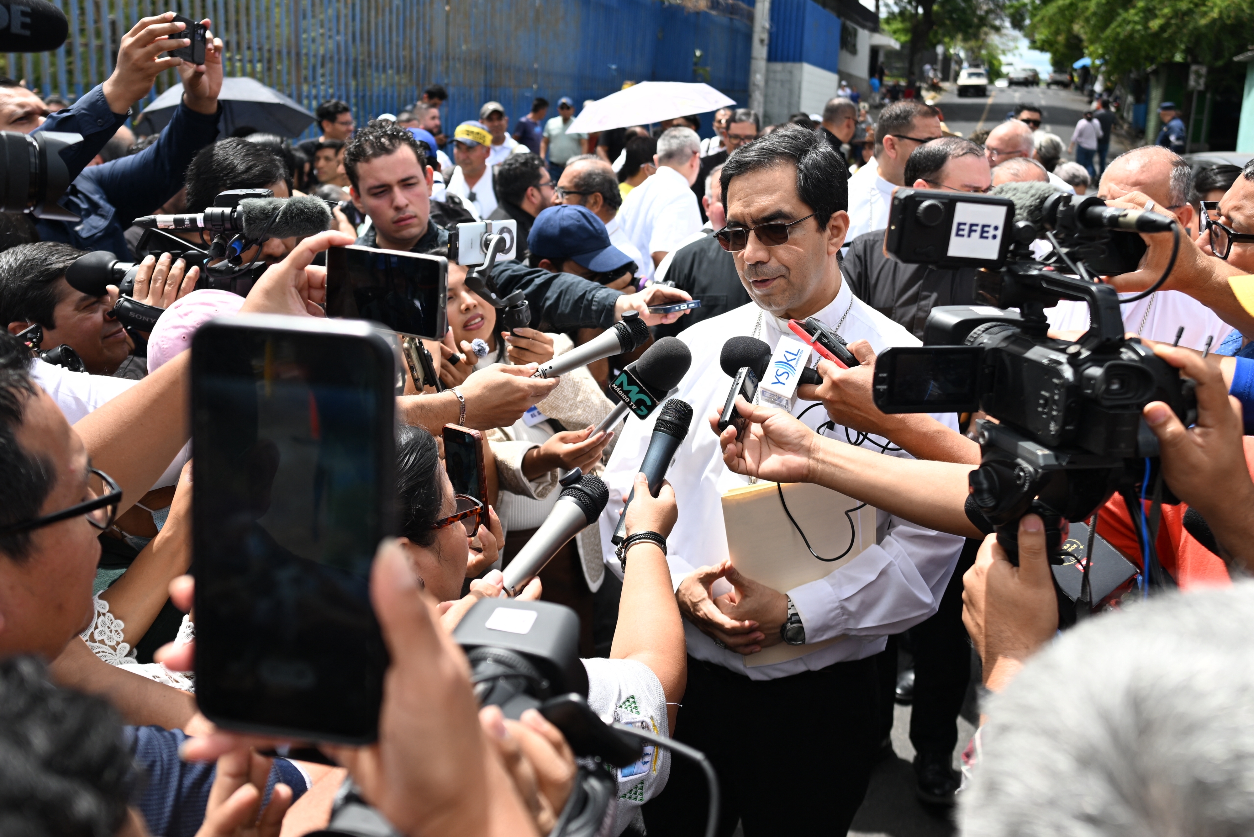 Return of Mining to El Salvador Awakens a Quiet Catholic Church — El regreso de la minería a El Salvador despierta a una Iglesia Católica callada