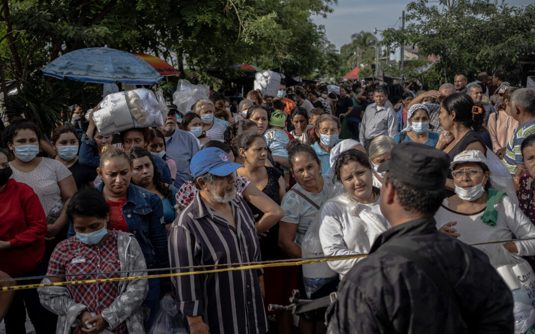 Attorneys and Public Employees Sell Prison Visits, Letters, and Phone Calls in Bukele’s Prisons — Abogados y empleados públicos venden visitas, cartas y llamadas a las cárceles de Bukele