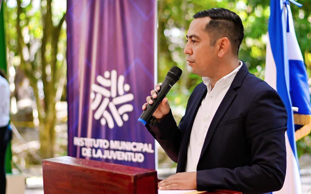 City Employees Accuse Council Member of Using Public Resources to Build His House — Empleados capitalinos denunciaron a concejal por usar recursos públicos para construir su casa