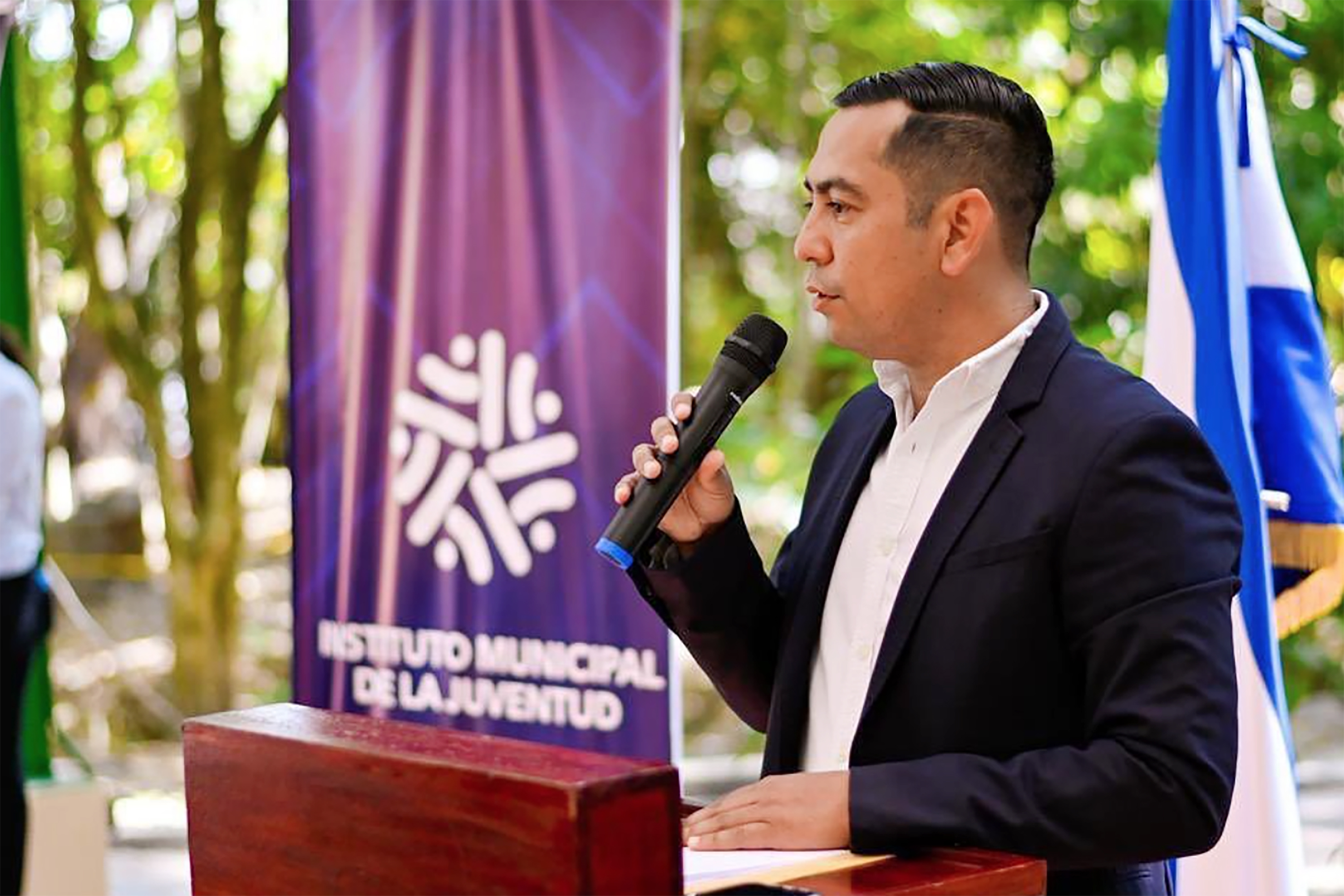 City Employees Accuse Council Member of Using Public Resources to Build His House — Empleados capitalinos denunciaron a concejal por usar recursos públicos para construir su casa