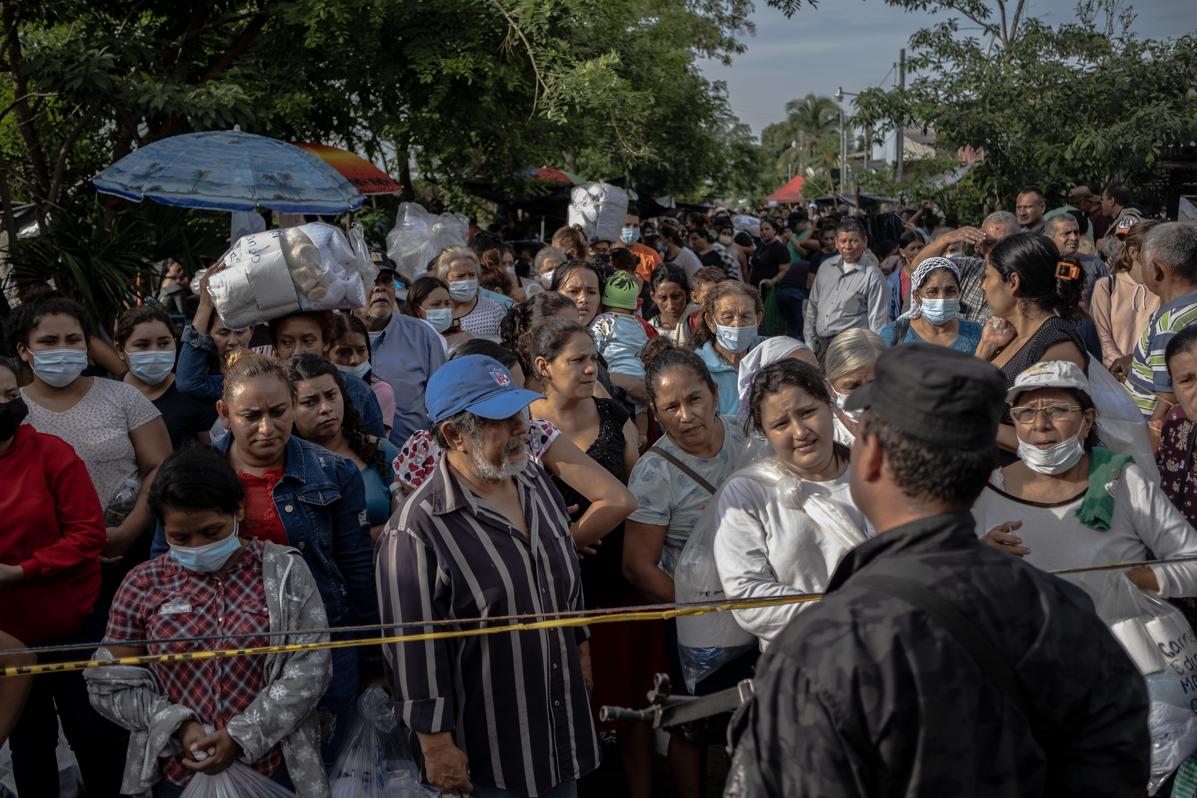 Attorneys and Public Employees Sell Prison Visits, Letters, and Phone Calls in Bukele’s Prisons — Abogados y empleados públicos venden visitas, cartas y llamadas a las cárceles de Bukele