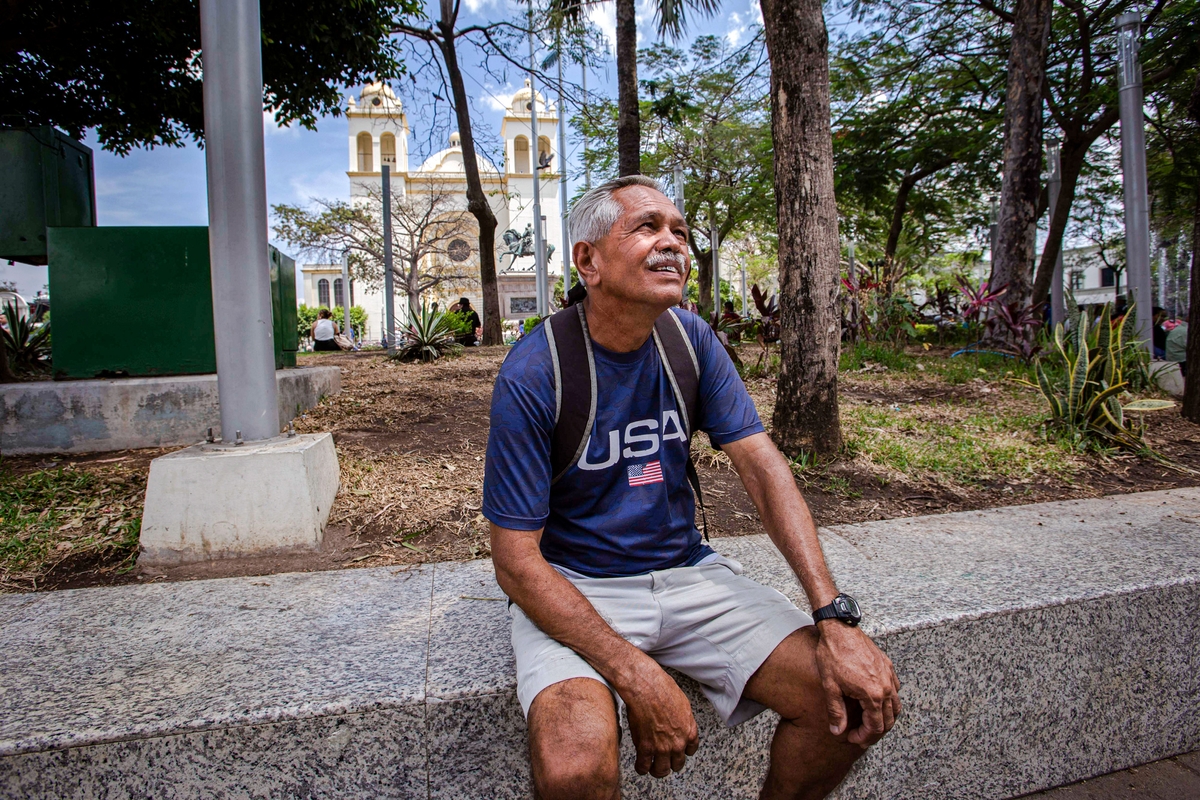 In El Salvador, Locals Proud of Efforts to Lock Up Gangs, Including for US — En El Salvador, los locales están orgullosos de los esfuerzos por encerrar a las pandillas, incluso para EE. UU.