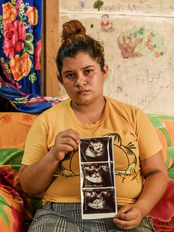 Pregnant Woman Loses Baby After Possible Medical Negligence at Public Hospital — Embarazada pierde a bebé tras posible negligencia médica en hospital público
