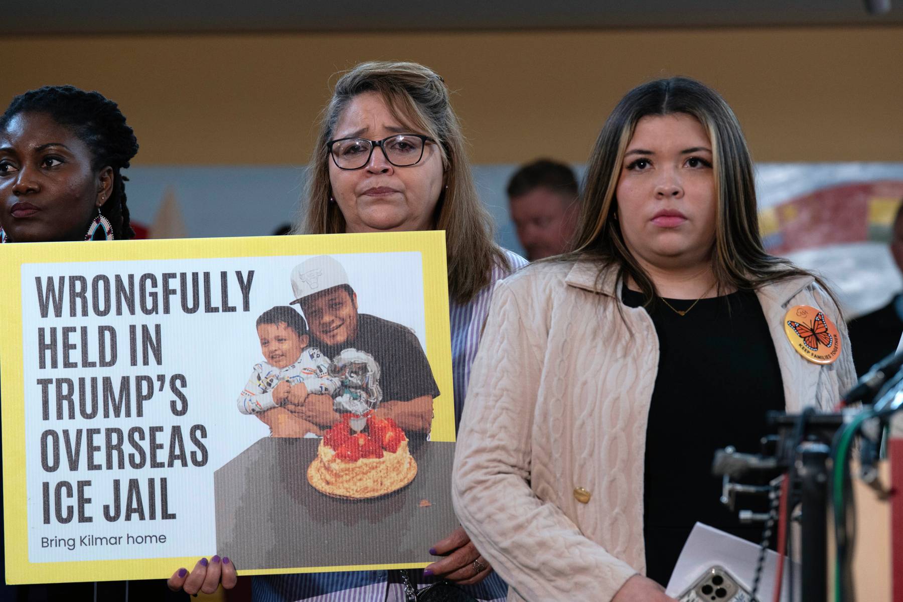 Trump Admin Dismisses Judge’s Order to Bring Back Man Accidentally Sent to El Salvador — La Administración Trump desestima la orden judicial de traer de vuelta a un hombre enviado por error a El Salvador