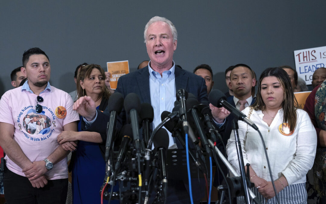 Maryland Deportee Told Senator He Had Been in Isolation in El Salvador Prison — Deportado de Maryland dijo a senador que había estado aislado en prisión de El Salvador