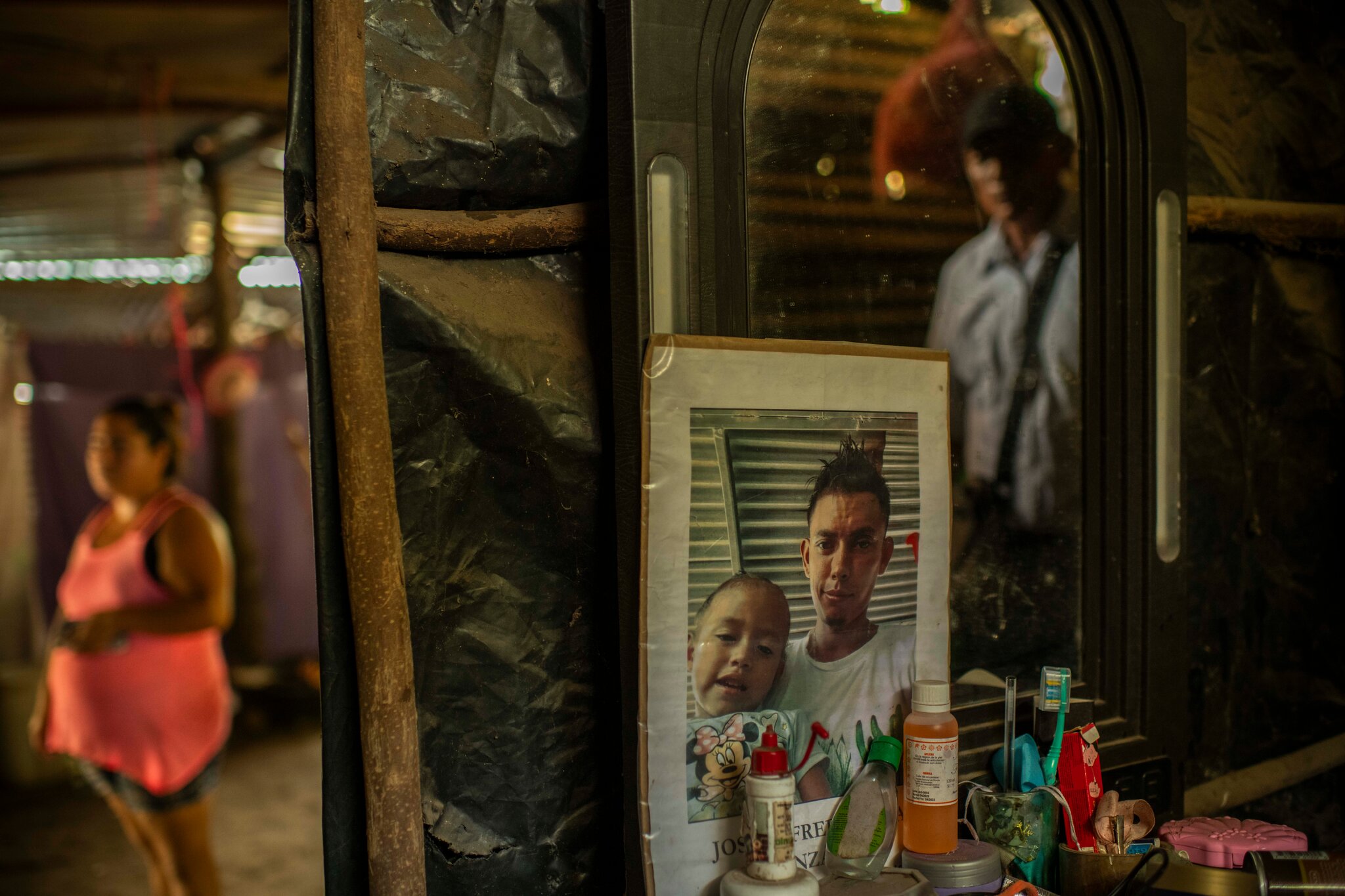 Lost in the ‘Death Realm’ of El Salvador’s Prisons — Perdidos en el ‘reino de la muerte’ de las cárceles de El Salvador
