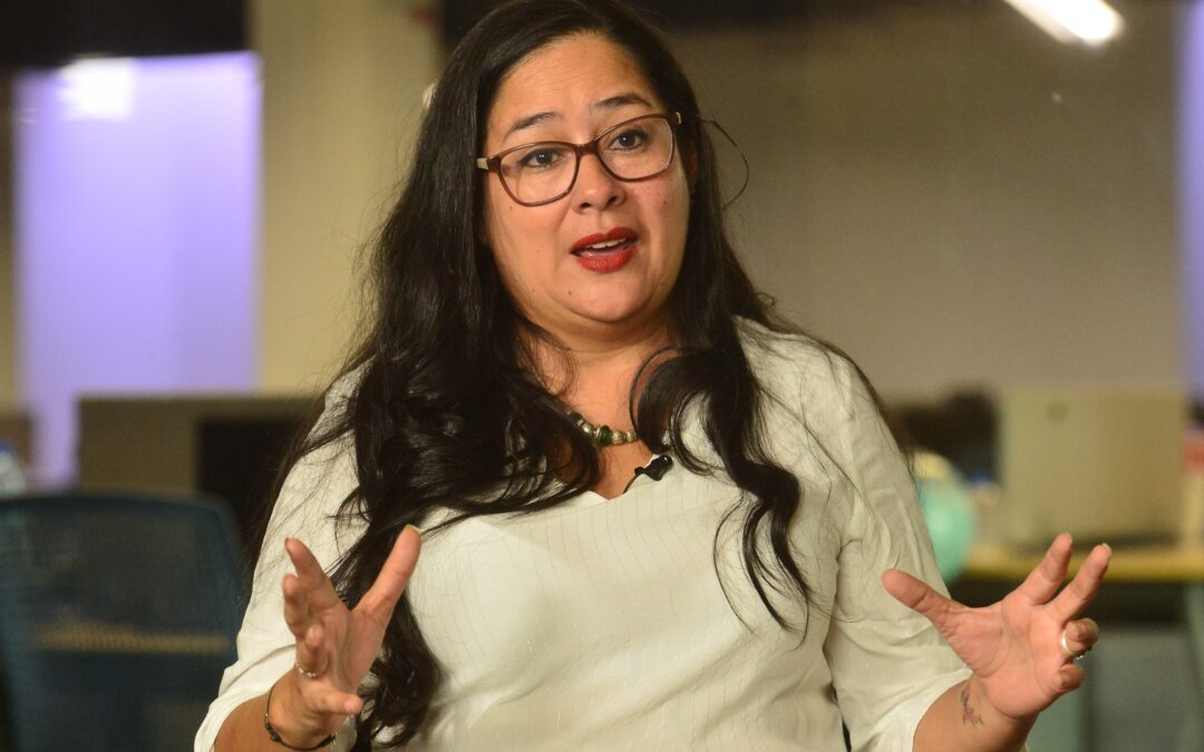 El Salvador: Prominent Human Rights Defender Arrested — El Salvador: Detienen a destacada defensora de derechos humanos