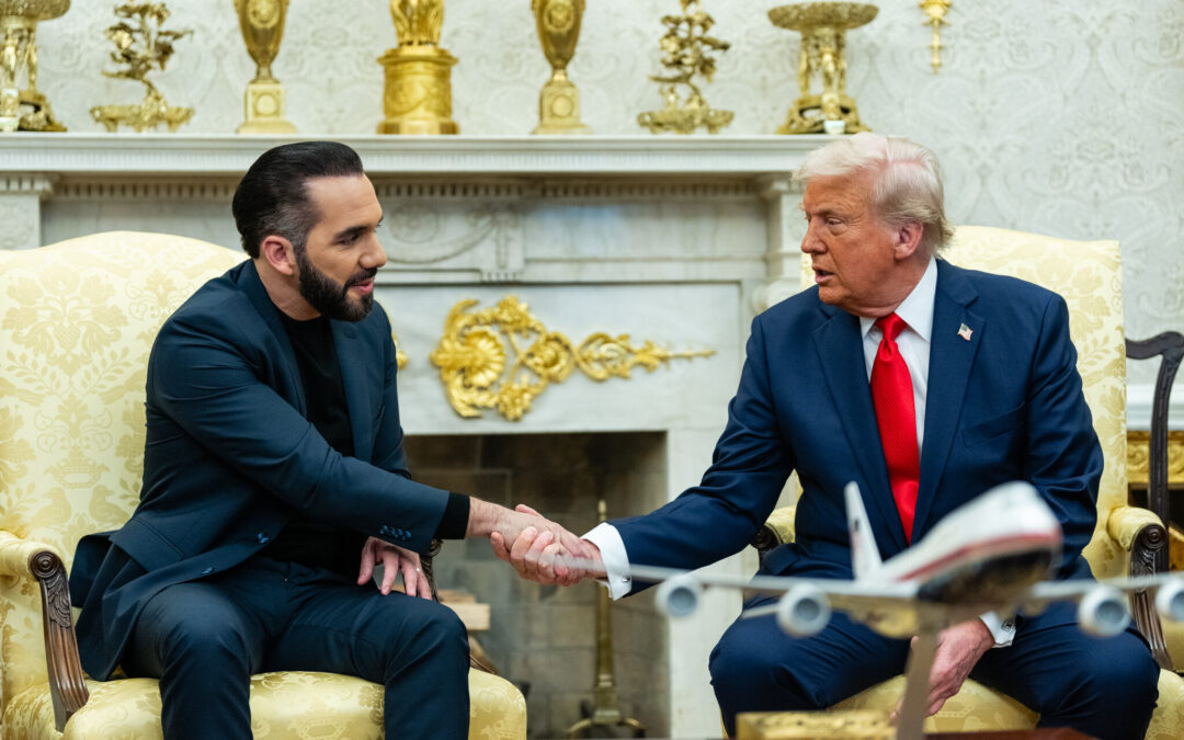 Bukele’s MS-13 Deals Could Be a Problem for Trump, Too — Los pactos de Bukele con la MS-13 también podrían ser un problema para Trump