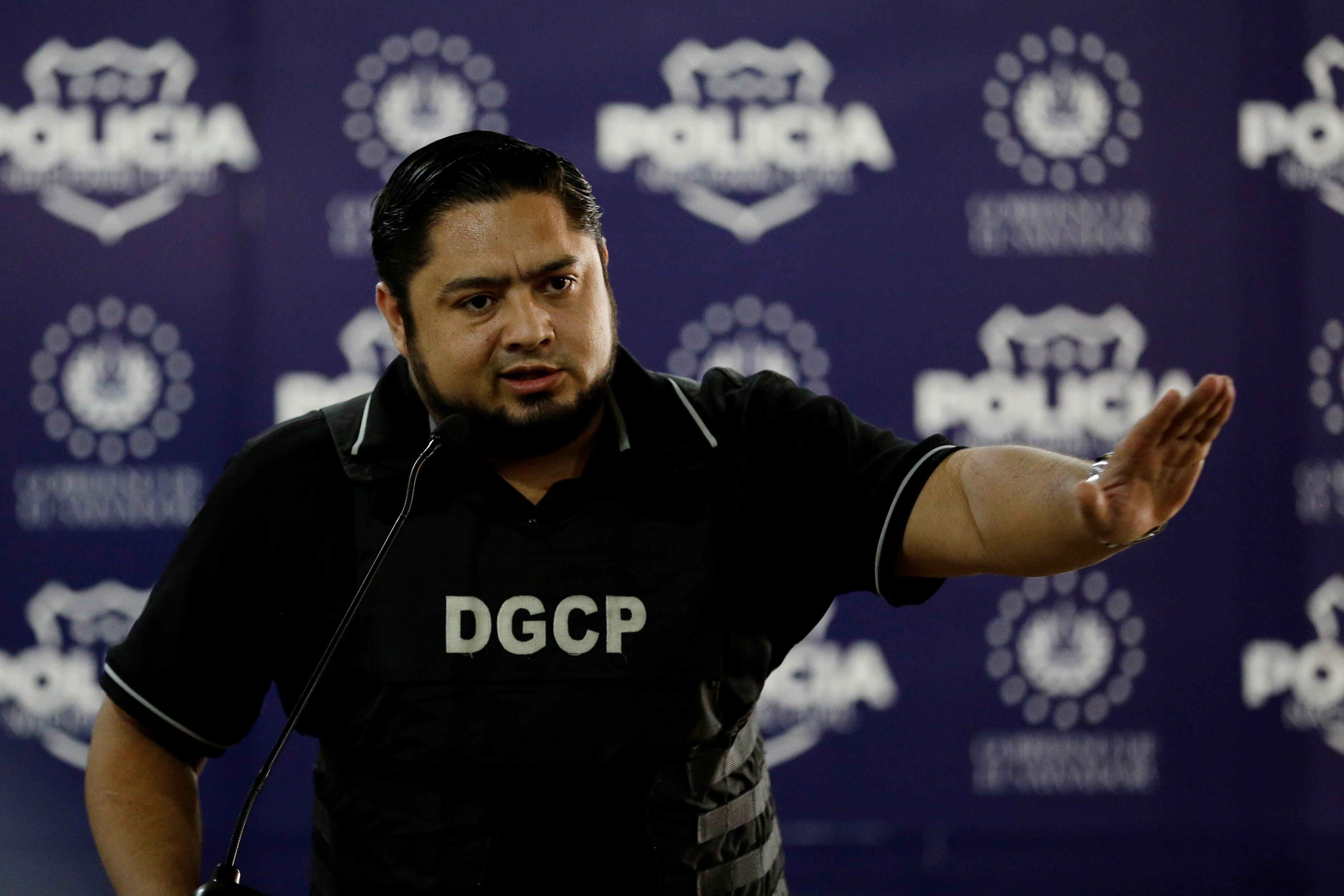 The Gang-Linked Prison Chief Taking Custody of Trump’s Deportees — El director de prisiones vinculado a pandillas que se hace cargo de los deportados de Trump