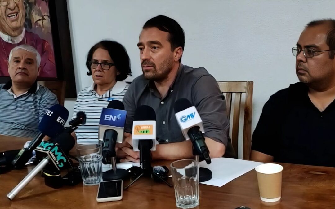 Defending Human Rights Is Not a Crime: Noah Bullock — Defender derechos humanos no es delito: Noah Bullock