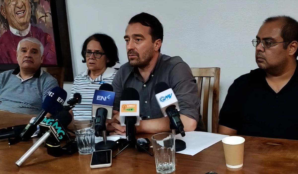 Defending Human Rights Is Not a Crime: Noah Bullock — Defender derechos humanos no es delito: Noah Bullock