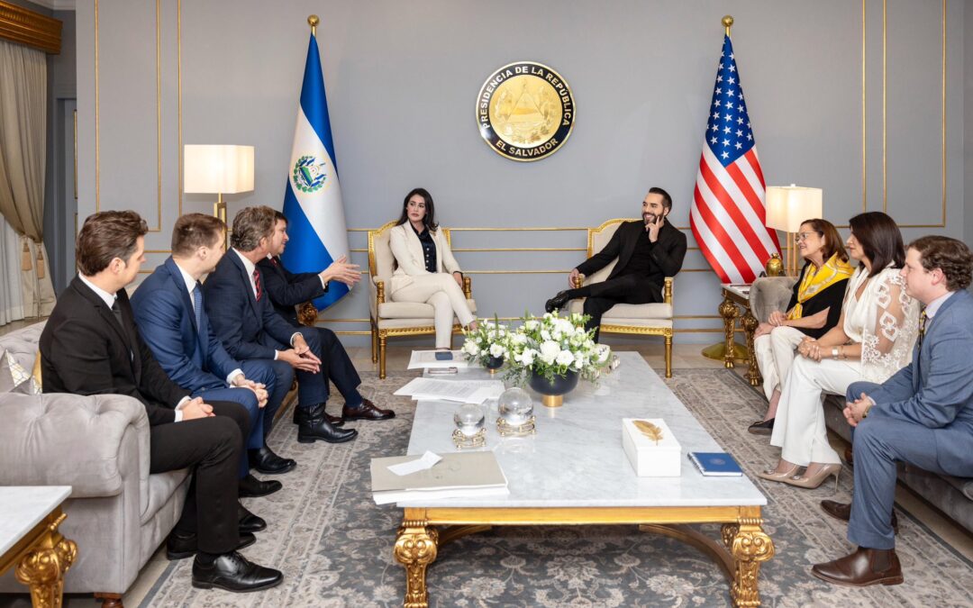 U.S. Congressmembers Meet with Bukele and Visit CECOT — Congresistas de EE.UU. se reúnen con Bukele y visitan el CECOT