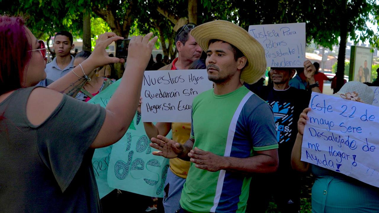 Bukele Blames NGOs for Protest at His Residence, Pushes “Foreign Agents Law” to Stifle Them — Bukele culpa a las ONG de una protesta a las puertas de su residencia y promueve una “ley de agentes extranjeros” para asfixiarlas