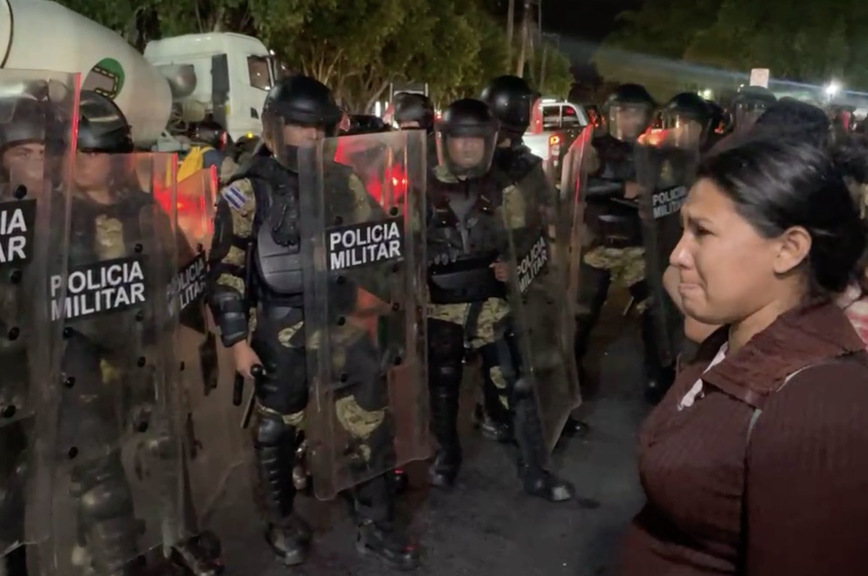 Residents of El Bosque community detained while appealing to Bukele for help — Detienen a habitantes de comunidad El Bosque que pedían ayuda a Bukele