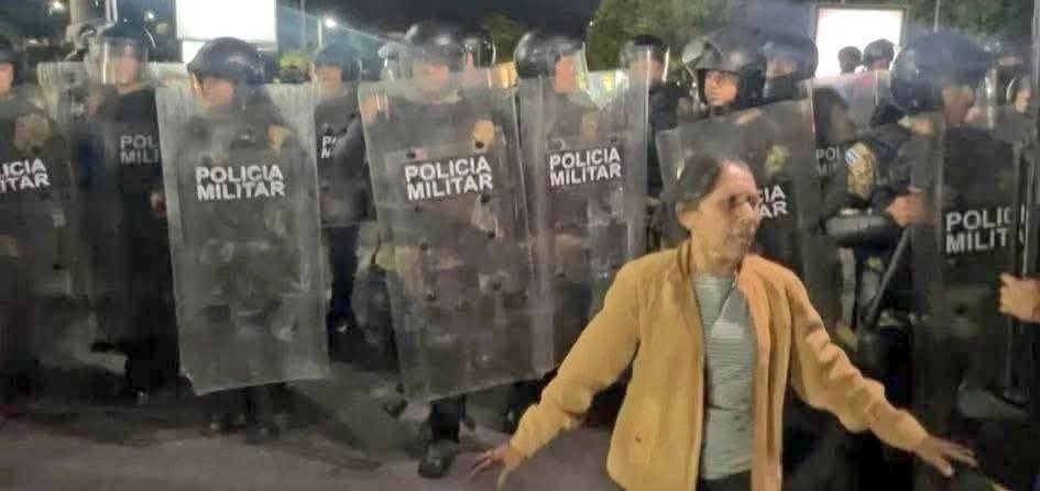 Can There Be a Military Police in El Salvador? — ¿Puede haber una policía militar en El Salvador?