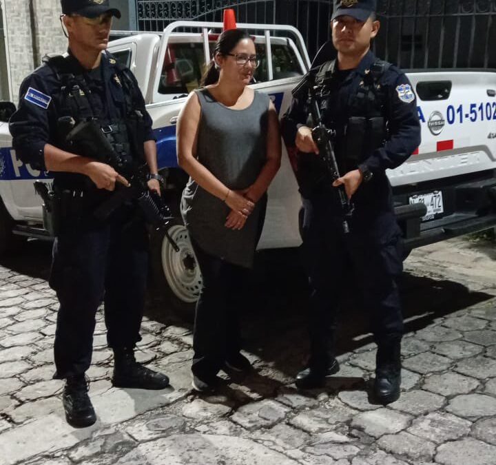Ruth López, Lawyer and Cristosal Legal Director, Arrested —  Capturan a Ruth López, abogada y directora área jurídica de Cristosal