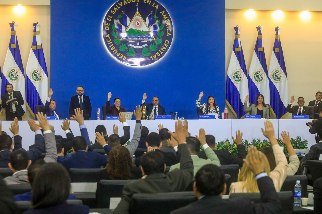 El Salvador Resembles Nicaragua with Foreign Agents Law, Experts Warn — El Salvador se asemeja a Nicaragua con Ley de Agentes Extranjeros, advierten expertos