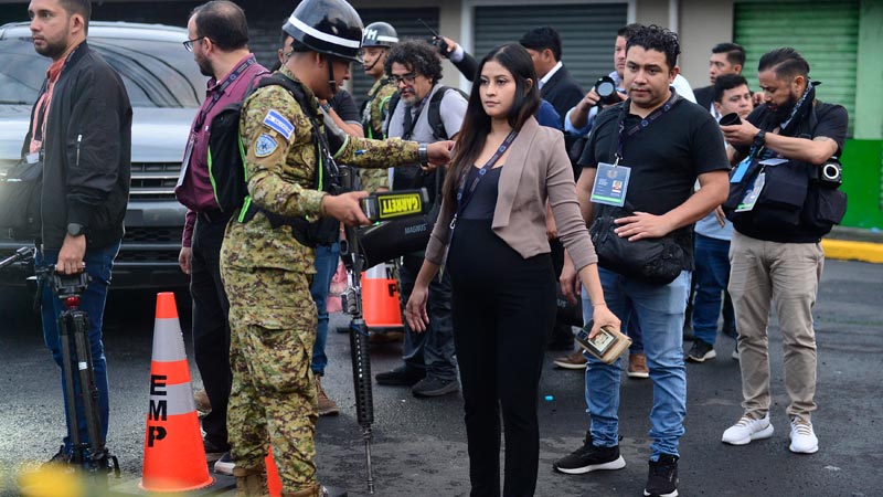 APES Registered a 154% Increase in Attacks Against the Press — La APES registró un incremento del 154% de agresiones contra la prensa