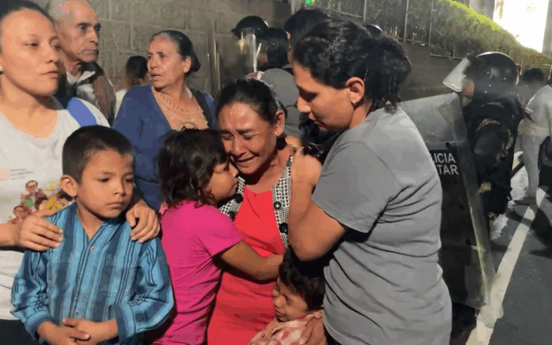 El Salvador’s Crackdown Sweeps Up Pastor and Legal Advocate — La arremetida del Gobierno de El Salvador alcanza a un pastor y a una defensora legal