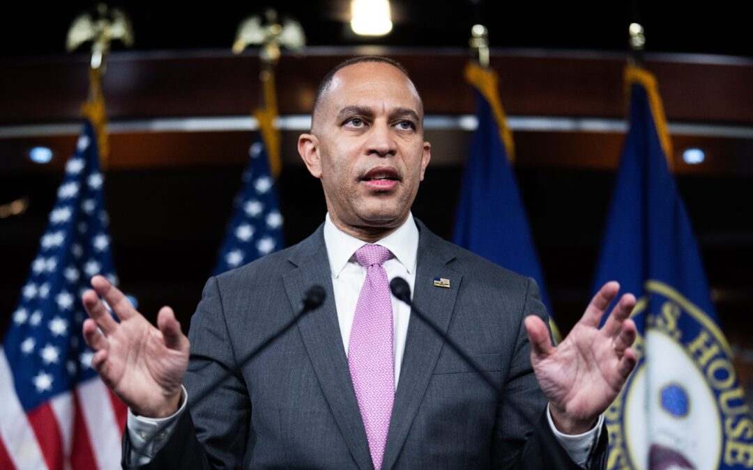 Jeffries Wants Dems to Put an End to the El Salvador Trips — Jeffries quiere que los demócratas pongan fin a los viajes a El Salvador