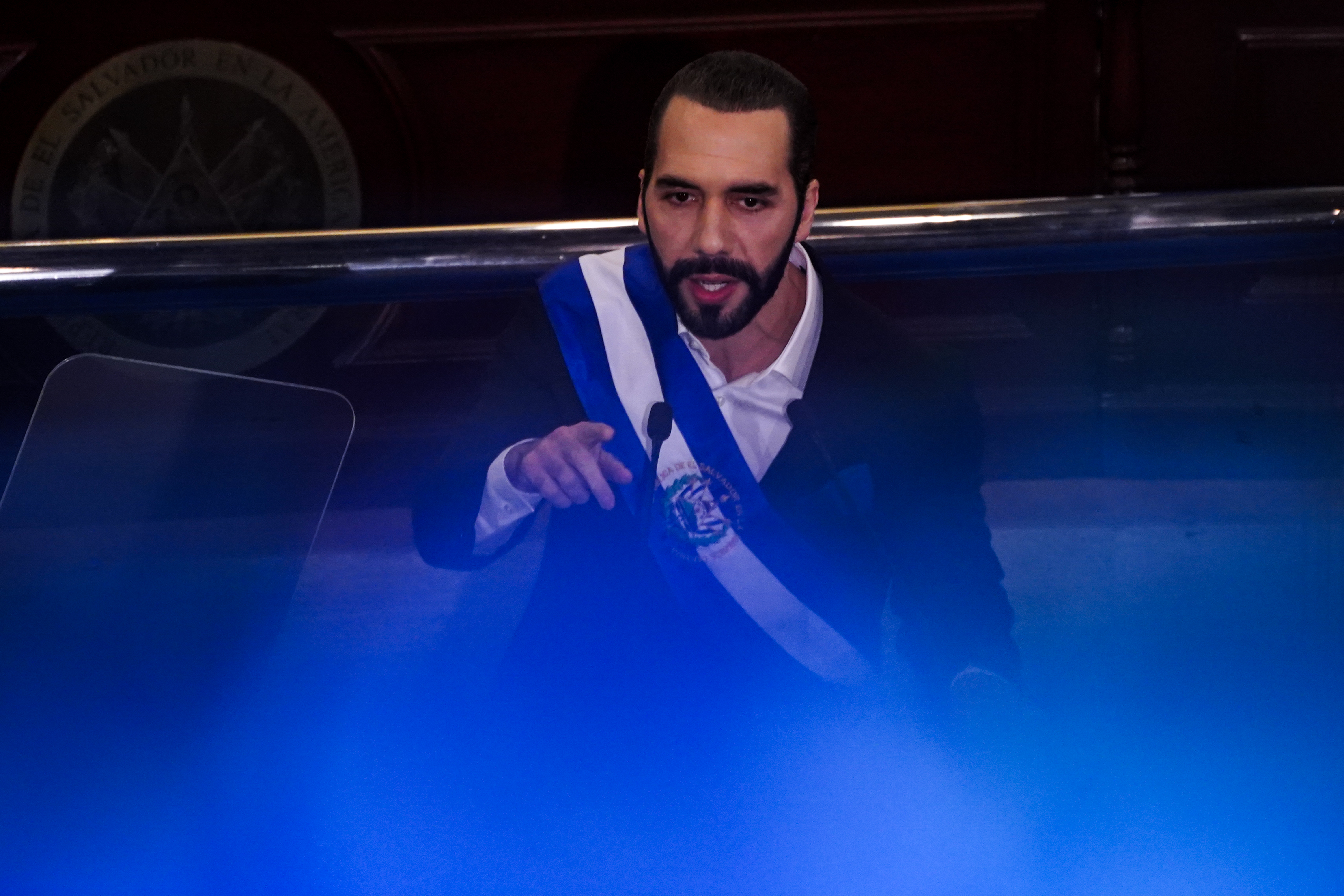 What El Salvador’s Bukele, a hero for the American right, isn’t showing the world — Lo que Bukele de El Salvador, un héroe para la derecha estadounidense, no le muestra al mundo