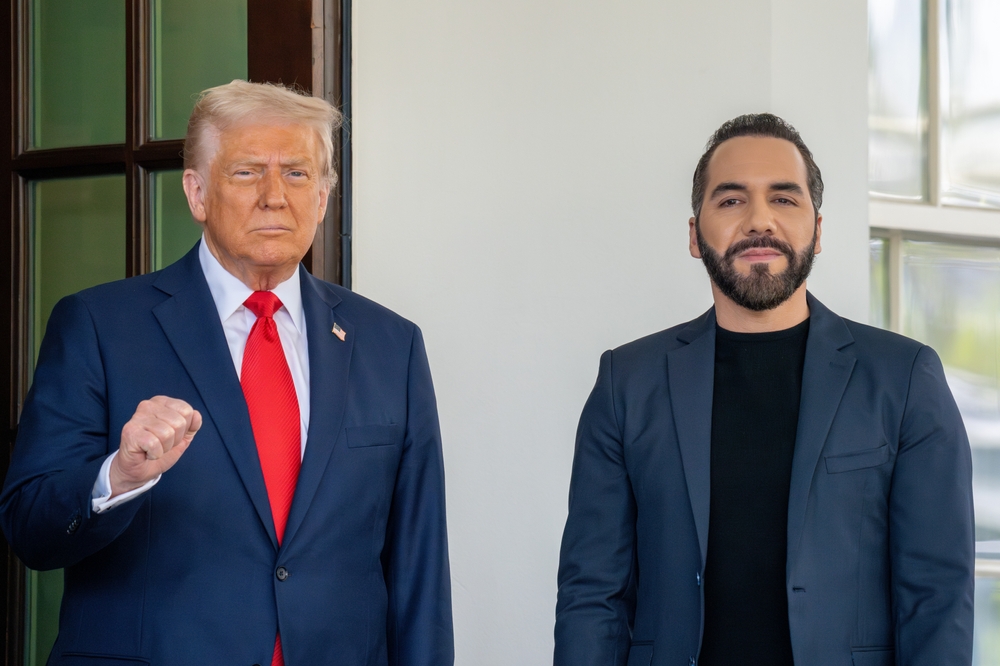 Trump and Bukele: The Few Repressing the Many — Trump y Bukele: La minoría que reprime a la mayoría