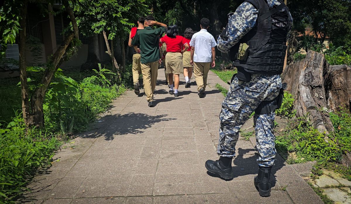 Attorney: Some of the 40 Arrested Students Could Be Innocent — Podrían haber inocentes entre los 40 estudiantes capturados, señala abogado