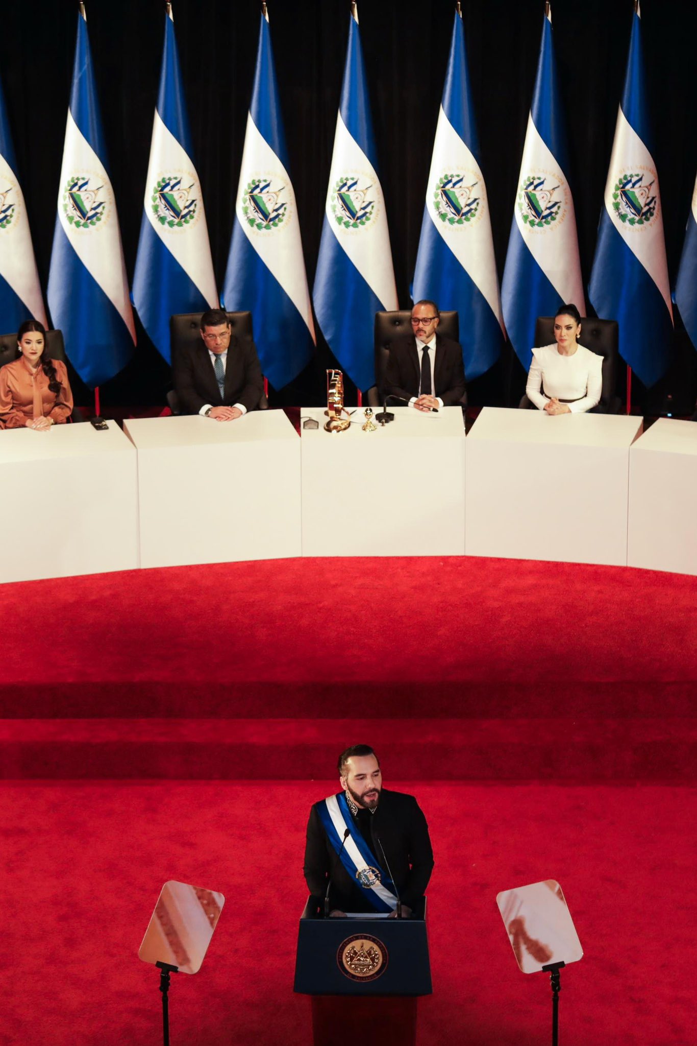 Bukele: One Year Without Formalizing Cabinet or Government Plan — Bukele: Un año sin oficializar gabinete ni plan de gobierno