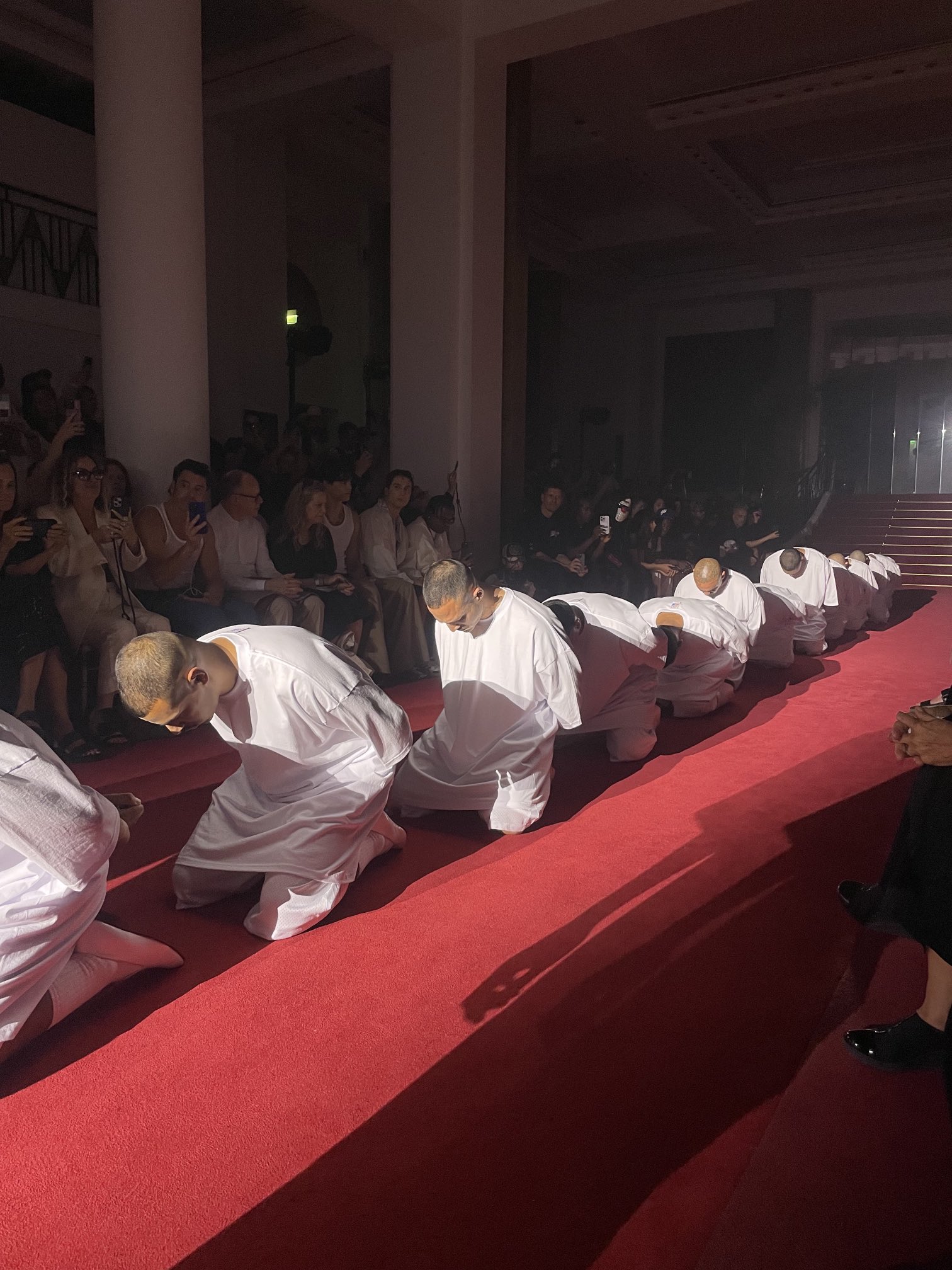 Willy Chavarria made a bold statement about deportees at Paris Fashion Week — Willy Chavarria lanza un audaz mensaje sobre los deportados en la Semana de la Moda de París