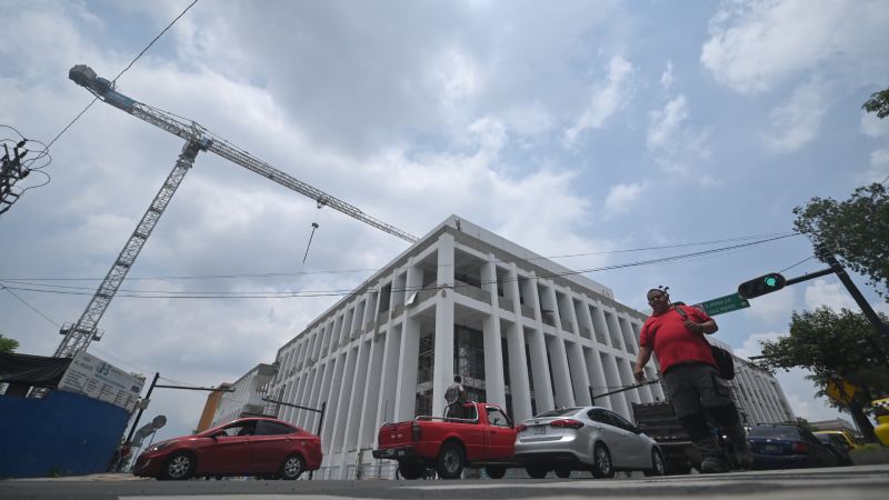 Medical Association: New Hospitals ‘Coming at the Expense of Primary Care’ — Colegio Médico: Nuevos hospitales se están realizando “a costa de sacrificar la atención primaria”