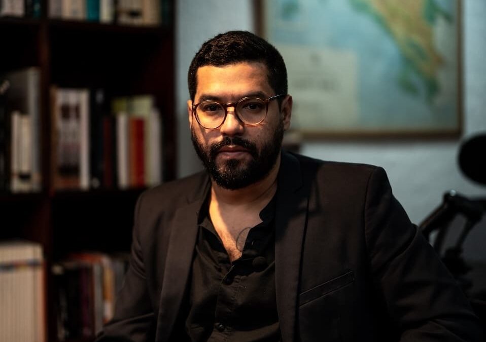 “Bukele did away with the gangs… and with democracy in El Salvador” — “Bukele acabó con las pandillas… y con la democracia en El Salvador”
