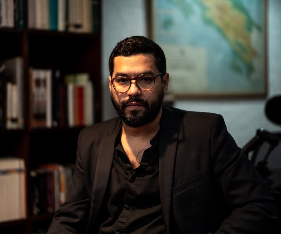 “Bukele did away with the gangs… and with democracy in El Salvador” — “Bukele acabó con las pandillas… y con la democracia en El Salvador”