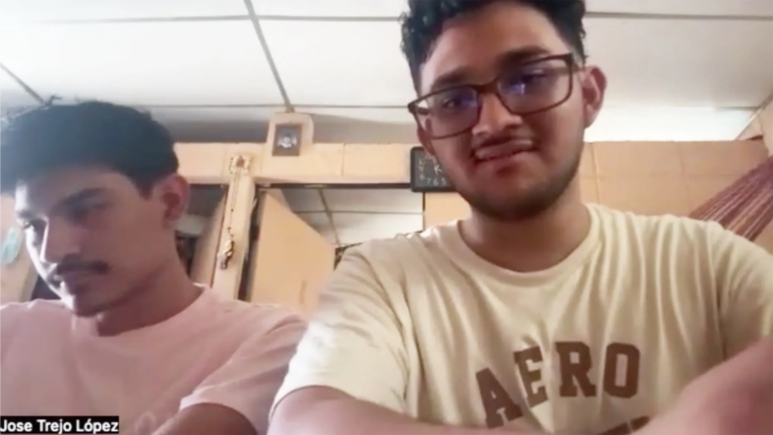 Josue Lopez Was Set to Graduate High School on May 21, Instead ICE Deported Him to El Salvador — Josue Lopez iba a graduarse de la escuela secundaria el 21 de mayo, en su lugar, el ICE lo deportó a El Salvador