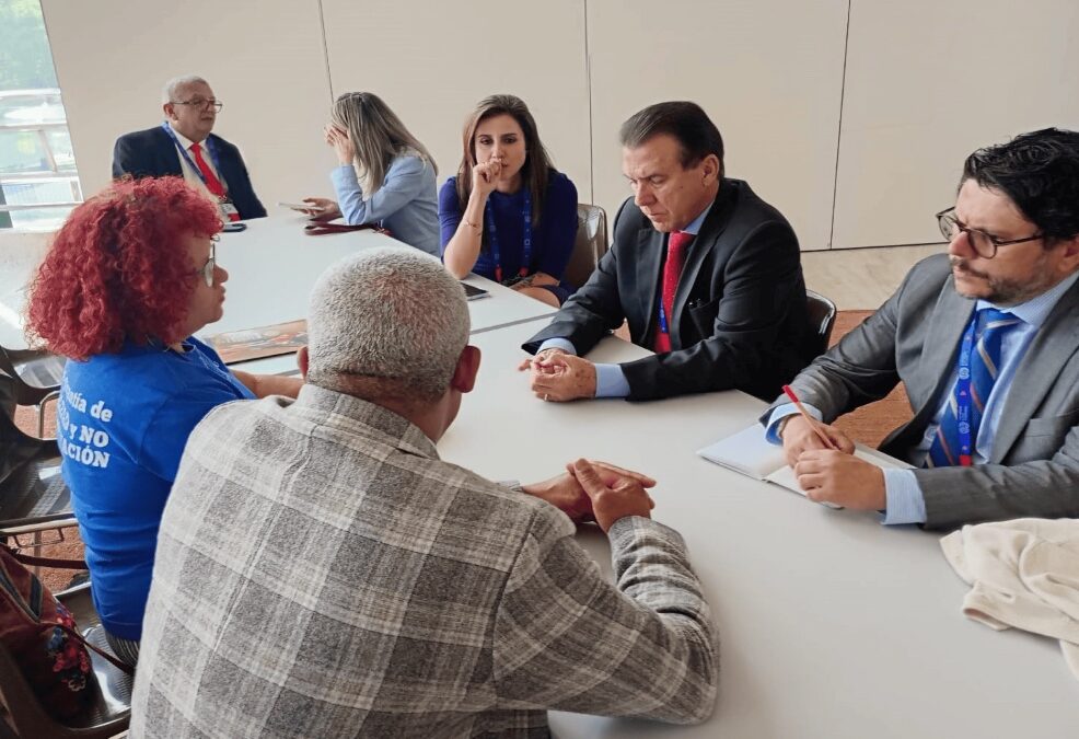 Firing of Over 450 Salvadoran Unionists Denounced Before ILO — Denuncian el despido de más de 450 sindicalistas de El Salvador ante la OIT