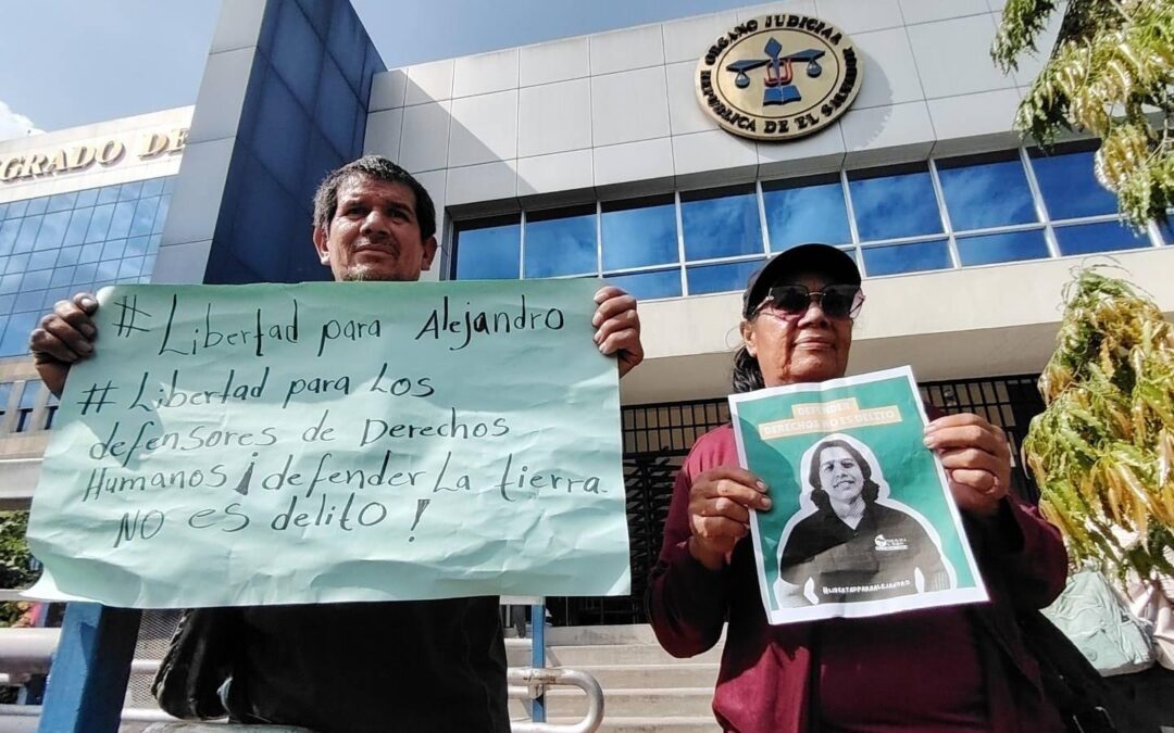 Water Forum Calls Out Police Surveillance of Its Spokespeople — Foro del Agua denuncia seguimiento policial a sus voceros