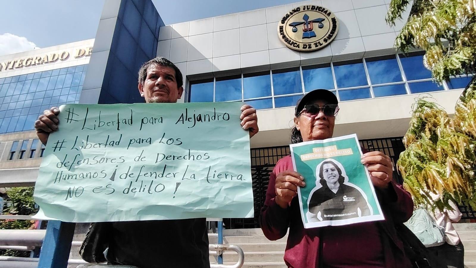 Water Forum Calls Out Police Surveillance of Its Spokespeople — Foro del Agua denuncia seguimiento policial a sus voceros