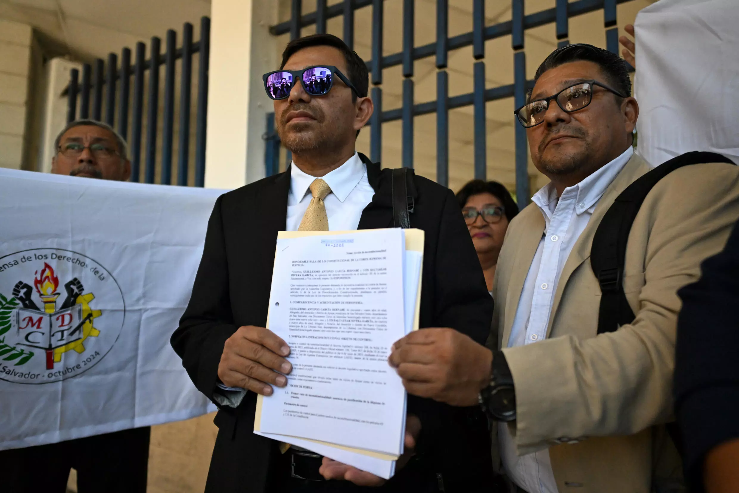 Salvadoran Judiciary Asked to Declare Anti-NGO Law Unconstitutional — Piden a la Justicia de El Salvador que declare inconstitucional la ley contra oenegés