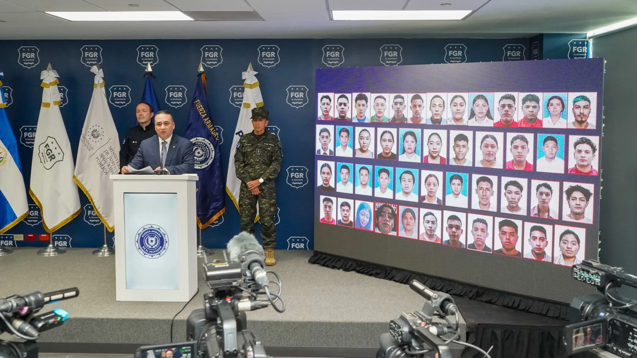 Anonymous Tip Sparked Case Against Students Accused of Forming “La Raza” Gang — Denuncia anónima originó caso contra estudiantes acusados de formar estructura “La Raza”