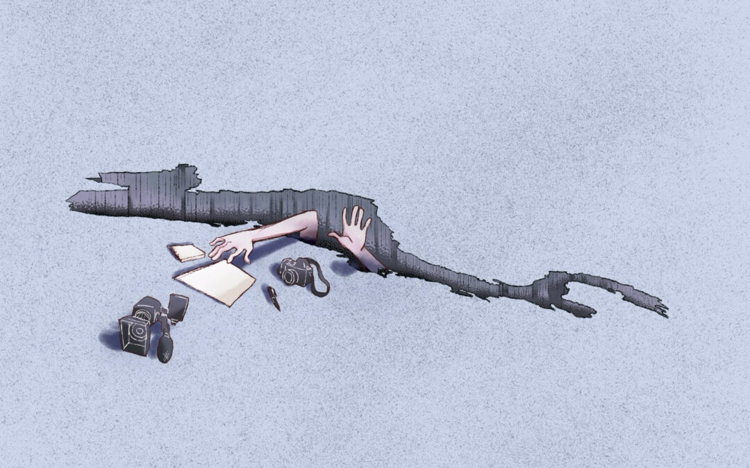 Life in Suitcases: The Forced Exile of Journalists in Central America — La vida en maletas: el exilio forzado de periodistas en Centroamérica